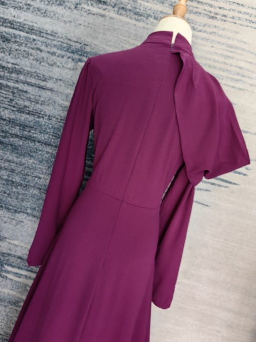 Women Are Wearing Slim-fit Long-sleeved Dresses - Image 4