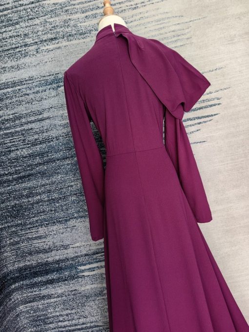 Women Are Wearing Slim-fit Long-sleeved Dresses - Image 2